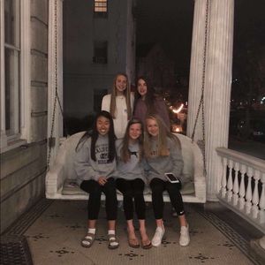 Meet your Posher, Mollye